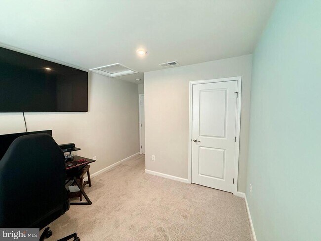 Building Photo - 9374 Mulligan Way
