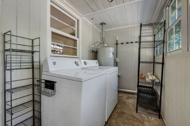 Building Photo - Charming Midtown Tallahassee Duplex