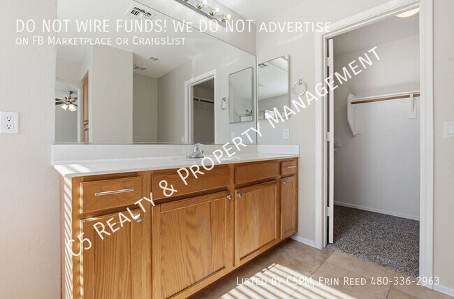 Building Photo - 12541 W Woodland Ave