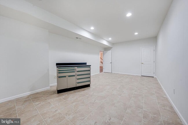 Building Photo - 15000 Gossom Manor Pl