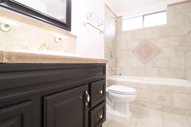 Building Photo - Welcome to this updated single-story 3-bedroom, 2-bath home located in the desirable Fairfield Mi...