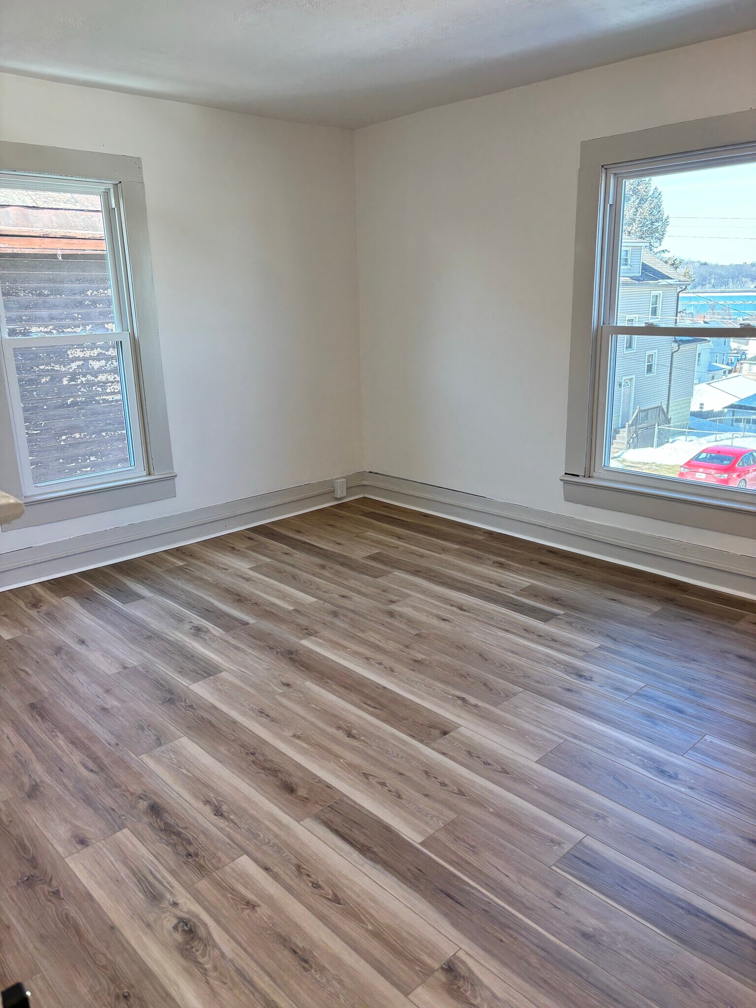 Building Photo - 19 W Chartes St