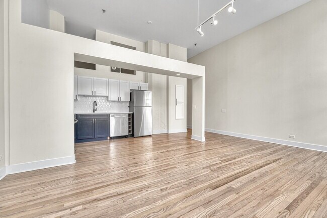 Building Photo - $1,895.00, 1 bed1 bath Updated Condo locat...