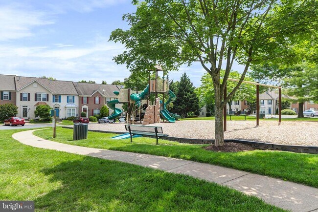Building Photo - 6140 Newport Terrace