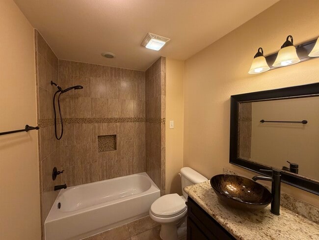 Building Photo - 420 Sabal Loop