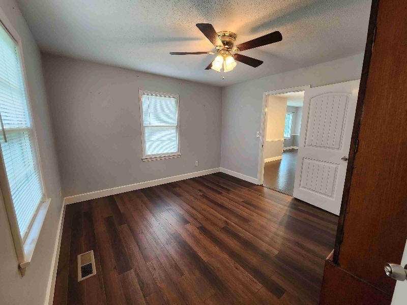 Building Photo - 5537 17th St E