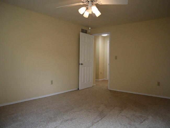 Building Photo - 951 Barclay Ln