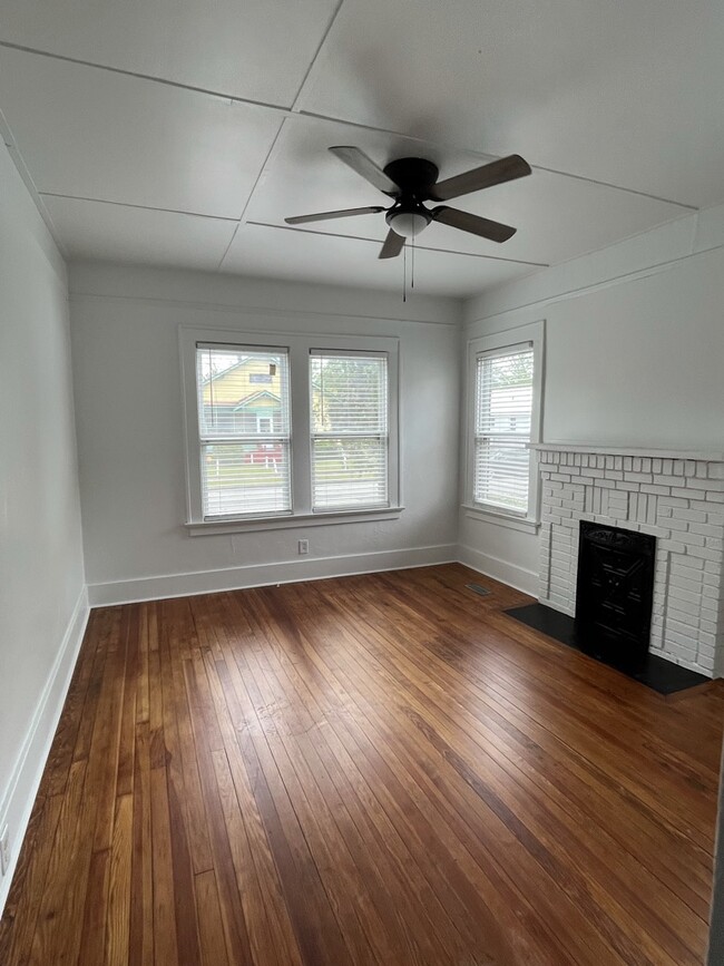 Front bedroom - 720 E 35th St