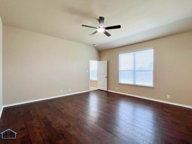 Building Photo - A Stunning 5-Bedroom, 3.5-Bathroom Home in the Heart of San Antonio, Texas!