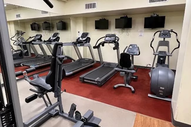 Building Photo - 4545 Wornall Rd