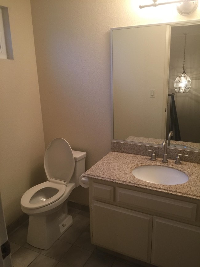 Guest Bath 3rd Level - 627 2nd St