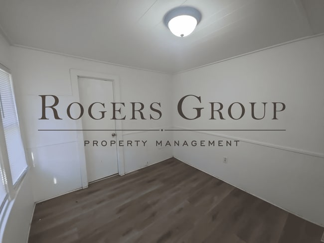 Building Photo - #450 - 116-118 Ramsey St Duplex