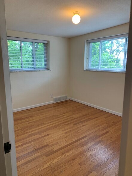 Building Photo - 203 Monclay Ct