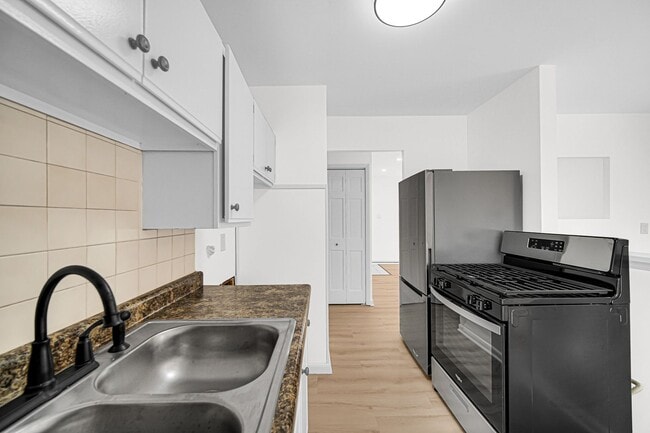 Building Photo - 3 Bedroom 1 Bathroom House for Rent!
