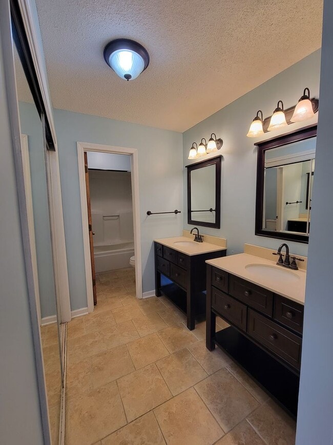 Building Photo - First Floor Plantation Pointe Condo Available!