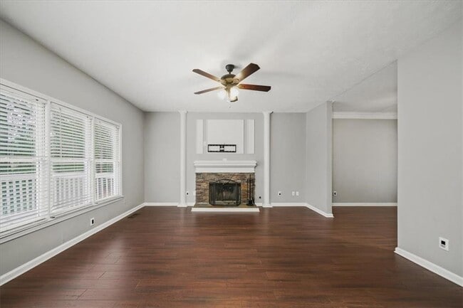 Building Photo - 4085 Pineset Dr
