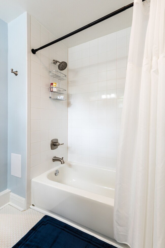 Building Photo - 4010 Laurel St