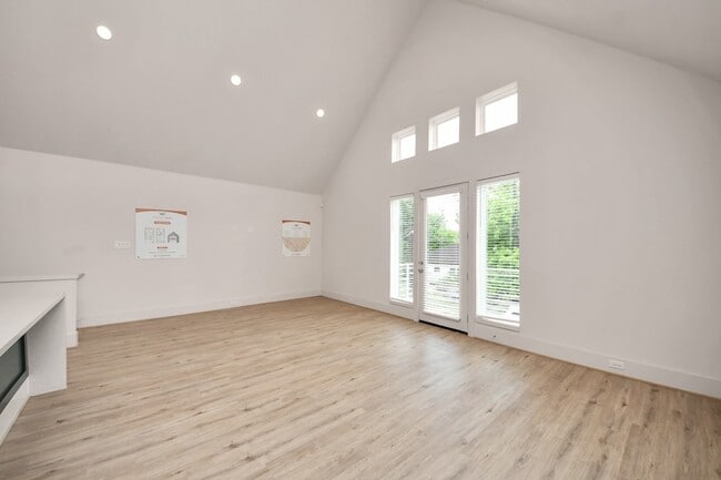 Building Photo - 1044 Homer St