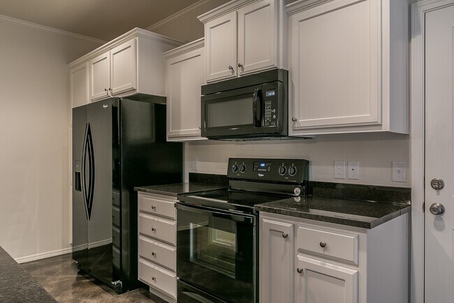 Building Photo - Stunning Hillside Terrace Townhome