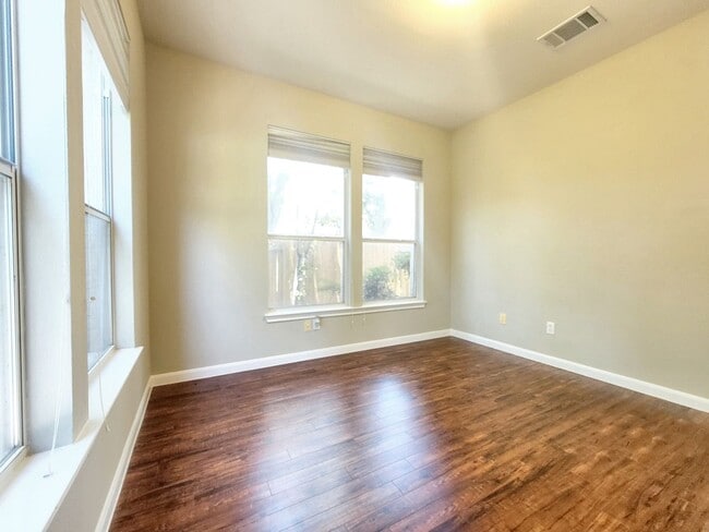 Building Photo - 1617 Sunterro-
