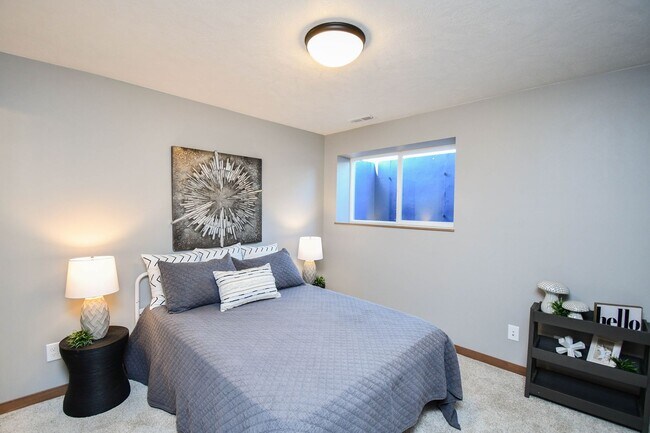 Building Photo - Spacious & Stylish 4-Bedroom Twinhome with...