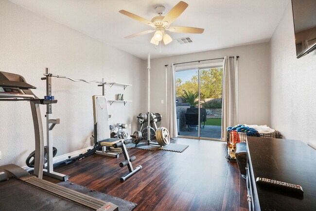 Building Photo - "Spacious 4-Bed Oasis with Outdoor Kitchen & Hardwood Elegance in North Las Vegas!"
