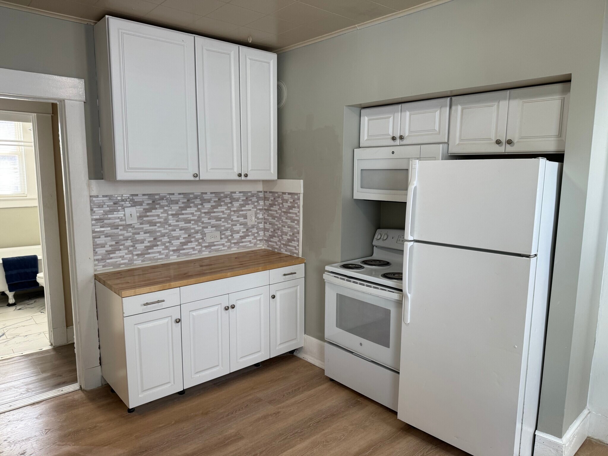 Building Photo - 813 Campbell Ave