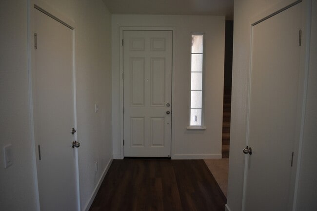 Building Photo - 855 Sophie Ct