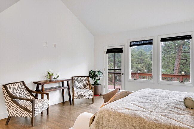 Building Photo - 28384 Kinnikinick Rd