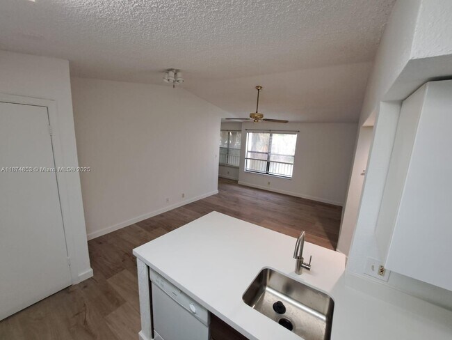 Building Photo - 2946 S University Dr