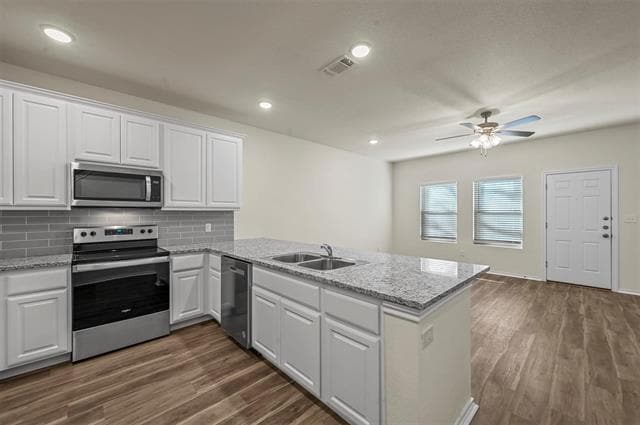 Building Photo - 105 4th St