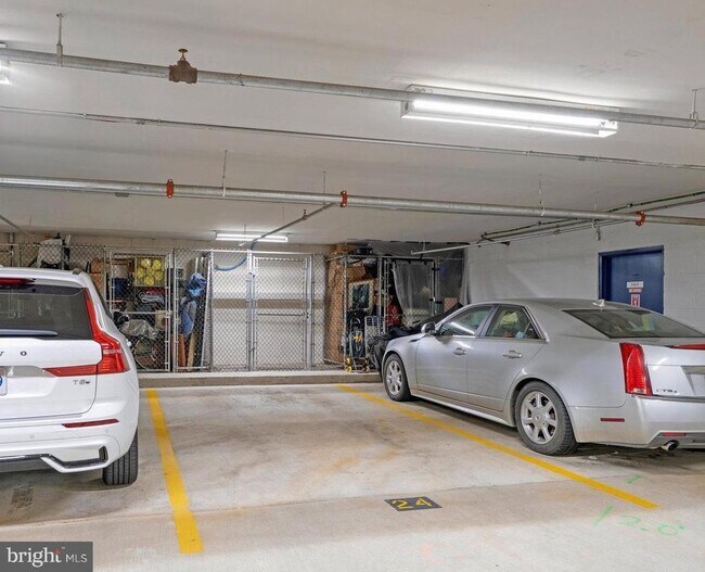 Building Photo - 11500 Fairway Dr