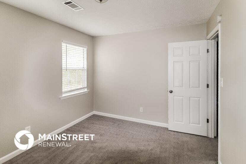 Building Photo - 329 Lakeshore Dr