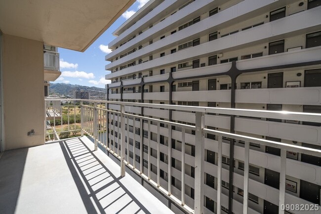 Building Photo - $2,500/mo / 2BR / 1BA • 755 SF • 1 Assigne...