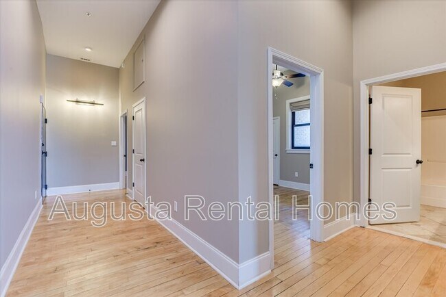 Building Photo - 936 Broad St