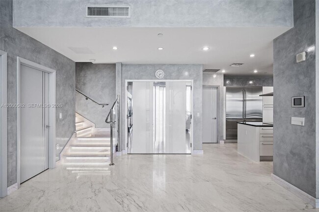 Building Photo - 17121 Collins Ave
