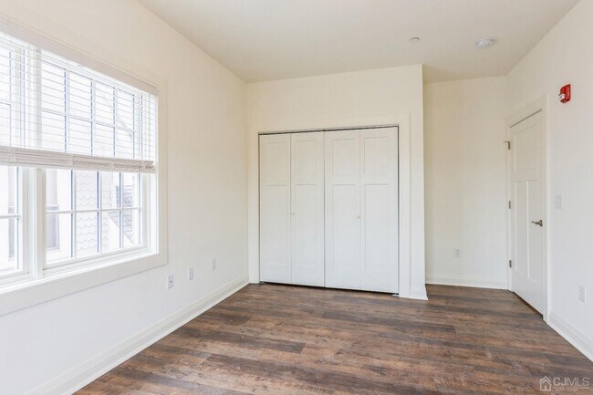 Building Photo - 361 Main St