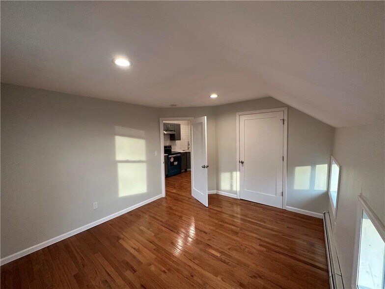 Building Photo - 29 Demarest Ave