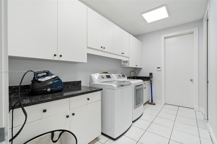 Building Photo - 2939 Paddock Ln