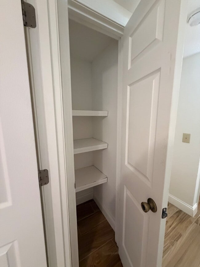 Building Photo - Last 2BR unit at Green Oaks