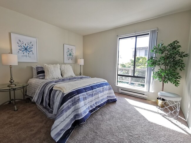 Building Photo - One Bedroom Condo Available in Watergate C...