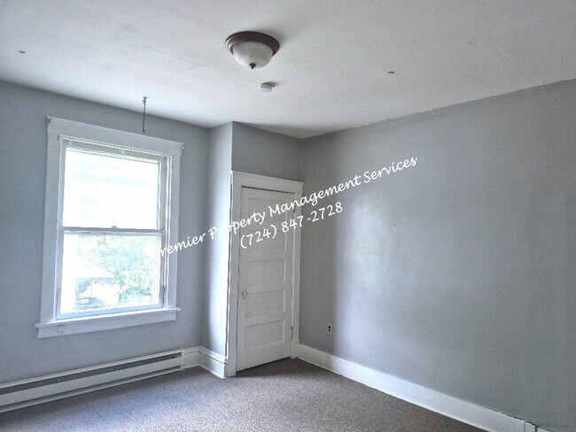 Building Photo - 703 24th St