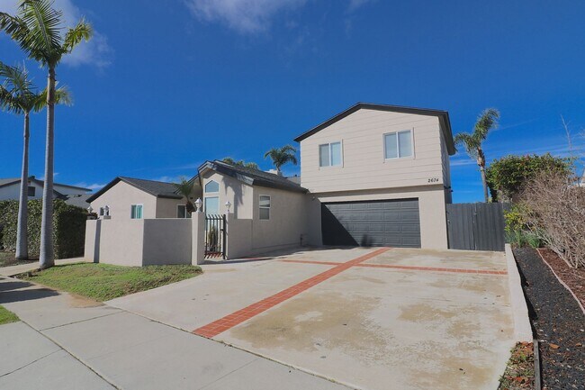 Building Photo - 3 bed/ 2 bath house in University city! Pool/ yard w 2 car garage! Remodeled kitchen and updated ...