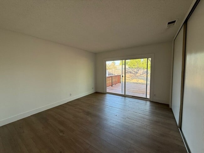 Building Photo - For Rent – Charming 2-Bedroom Home in Rinc...