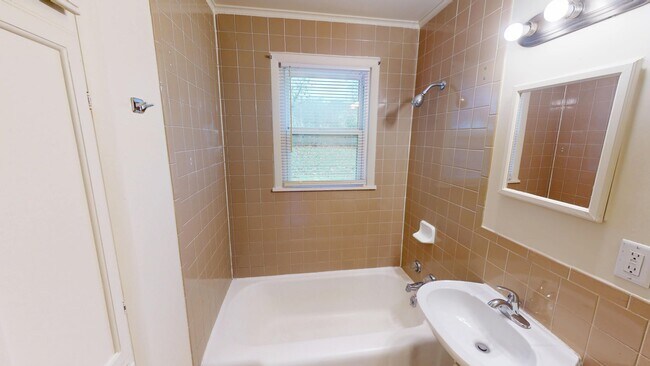 Building Photo - 3716 S 29th W Ave