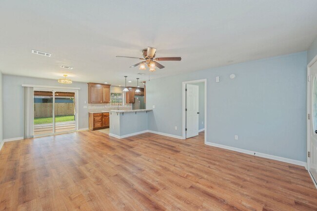 Building Photo - 1629 Campbell Dr N