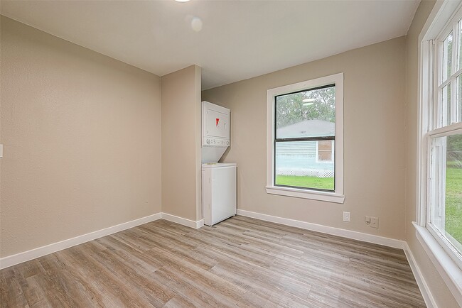 Building Photo - 4 Jennische St