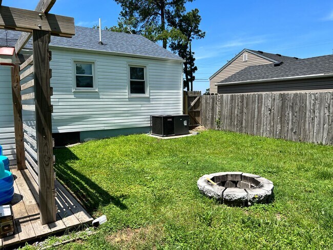 Building Photo - Three bedroom home in Norfolk
