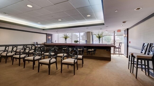 Building Photo - 2555 Collins Ave