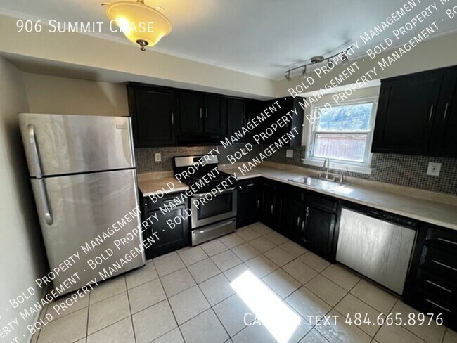 Building Photo - 906 Summit Chase Dr